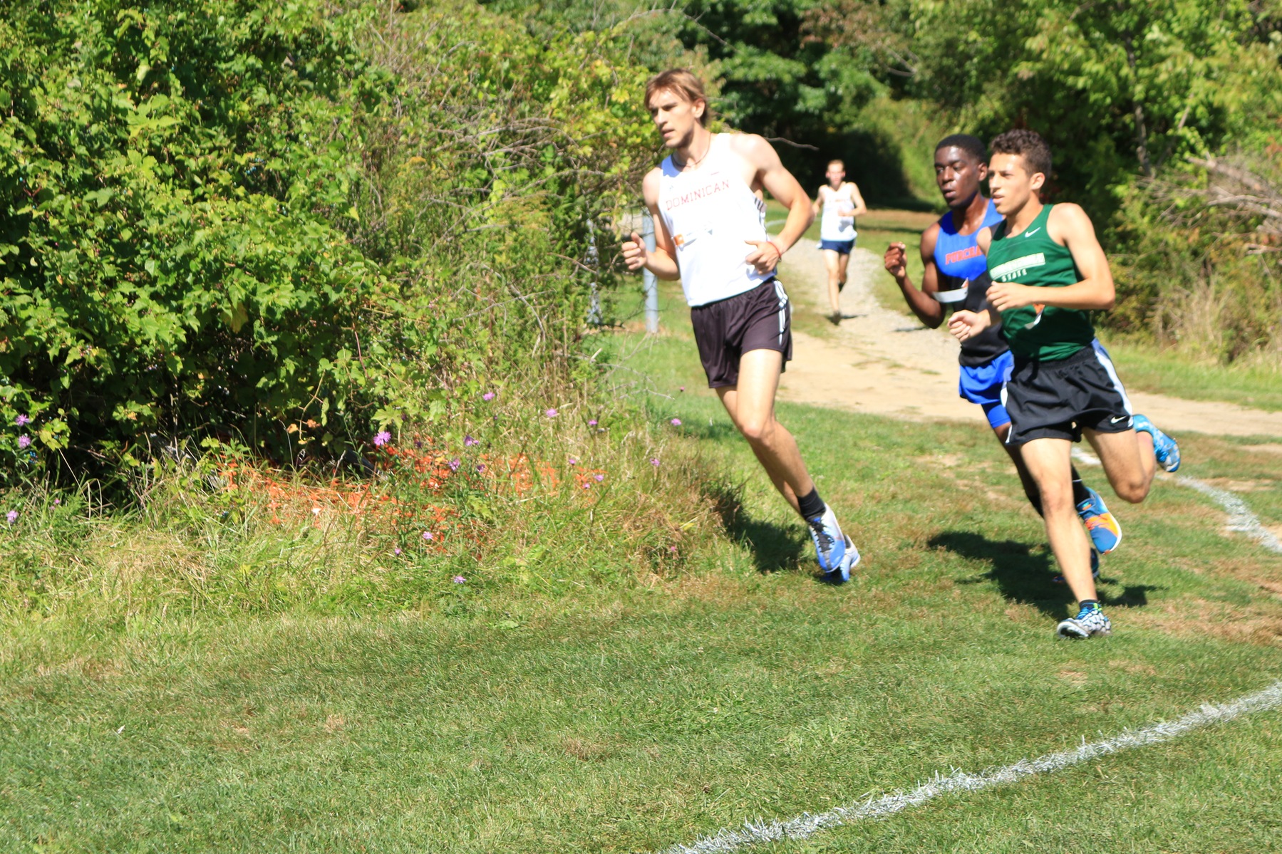 MEN'S CROSS COUNTRY TAKE SIXTH PLACE AT MOUNT SAINT MARY COLLEGE CROSS COUNTRY INVITATIONAL