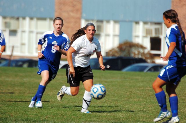 WOMEN'S SOCCER FALLS TO UNIVERSITY OF NEW HAVEN
